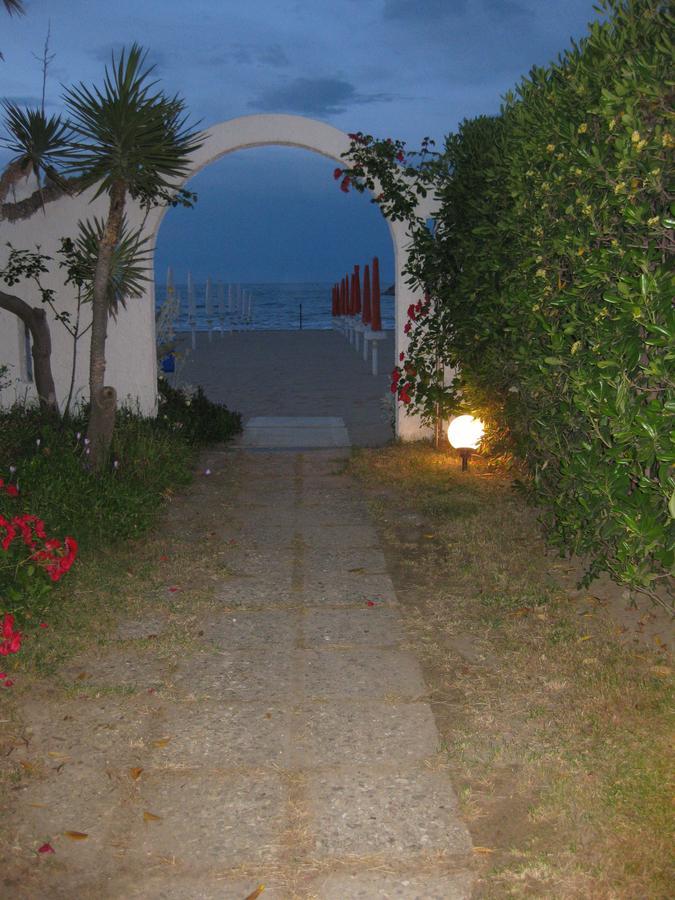 סילבי מרינה Hotel Silvi מראה חיצוני תמונה